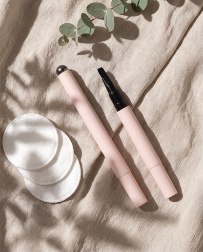 The Lumia cat eye gel pen, brush end and magnet end