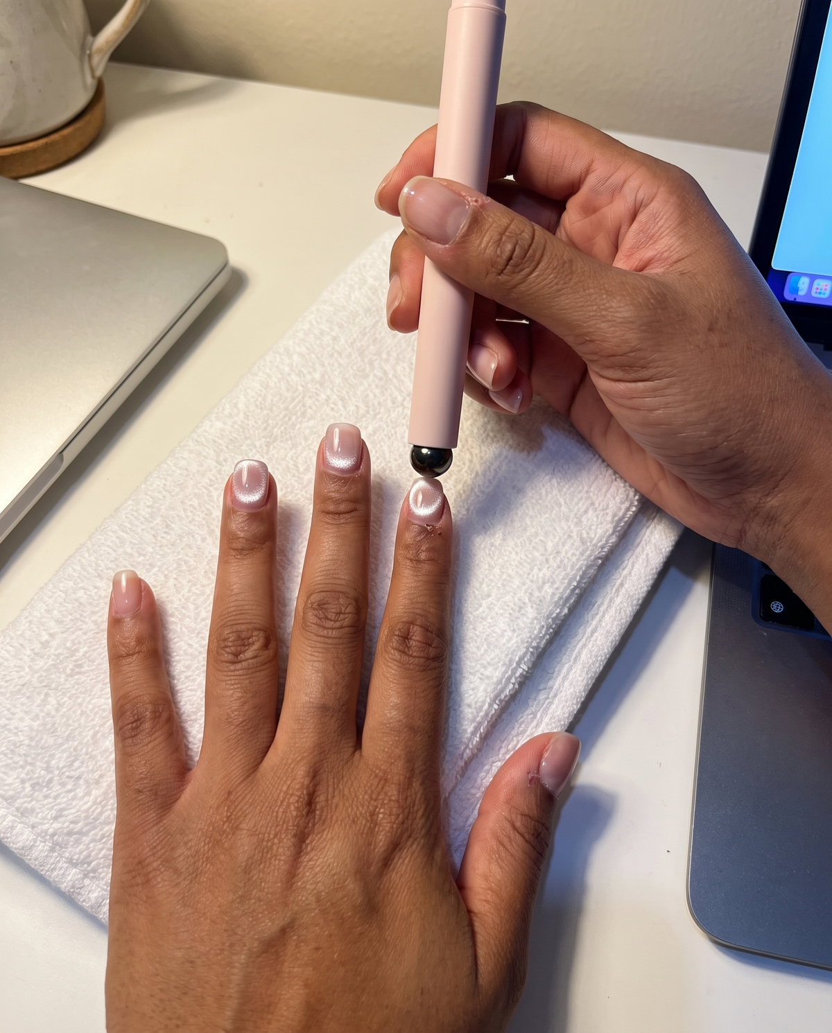 The magnet pass over wet gel